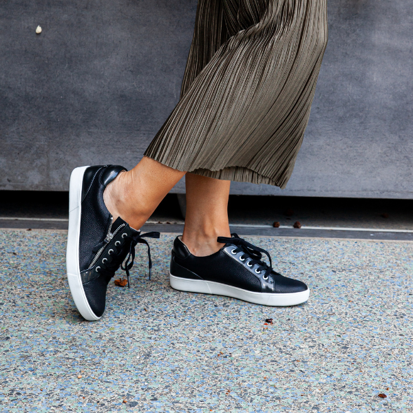 Naturalizer Sneakers