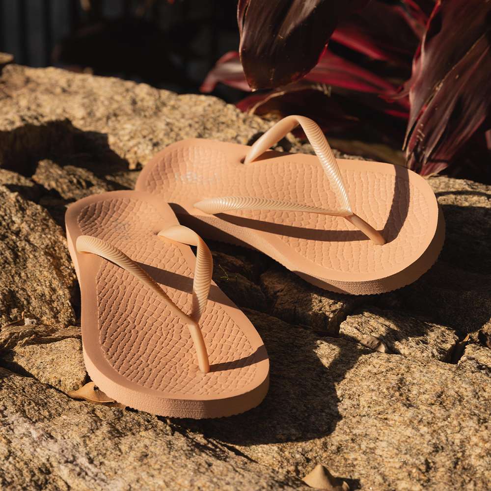 Venice Solid Women's Toe Post Sandal - Rose Gold